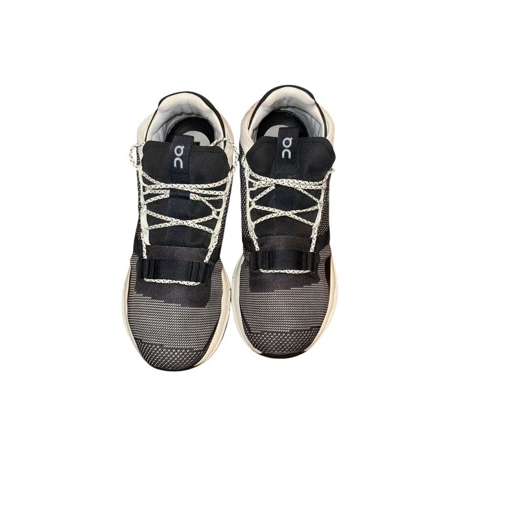On Cloud Cloudnova Men's  Sz 11 Gray & White Lifestyle Sneakers Cloudtec Shoes